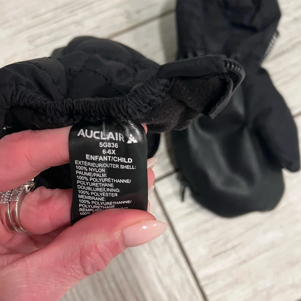 Auclair Black Quilted Mittens